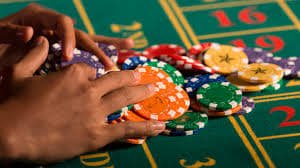 Live dealer in action pondok Lightning Baccarat live dealer dealing cards